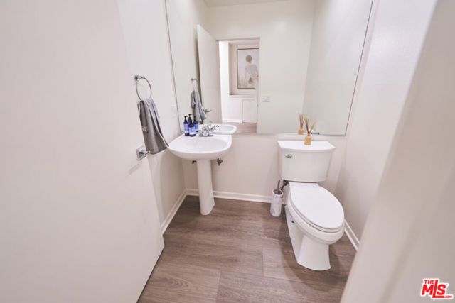 1617 S Beverly Glen Boulevard 303, Los Angeles, CA 90024