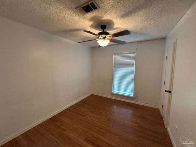 1007 Woodbury Pl, Cantonment, FL 32533