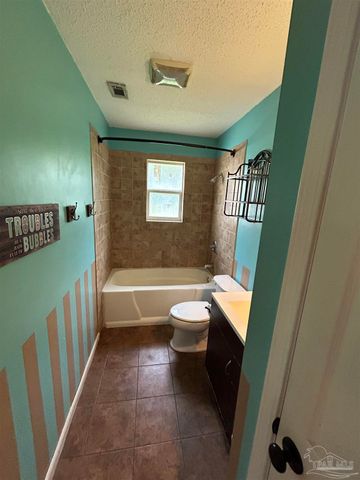 1007 Woodbury Pl, Cantonment, FL 32533