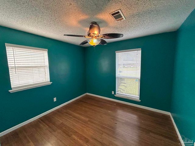 1007 Woodbury Pl, Cantonment, FL 32533