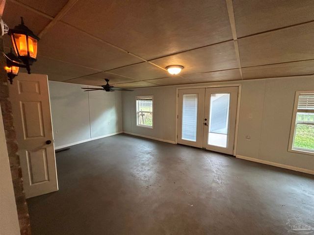 1007 Woodbury Pl, Cantonment, FL 32533