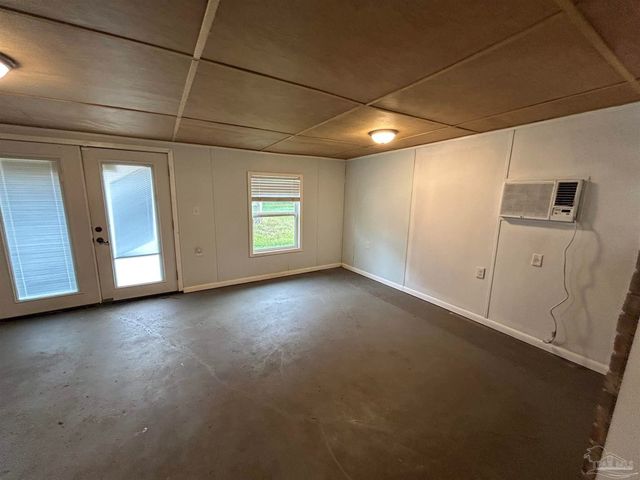 1007 Woodbury Pl, Cantonment, FL 32533