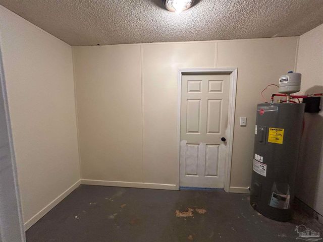 1007 Woodbury Pl, Cantonment, FL 32533