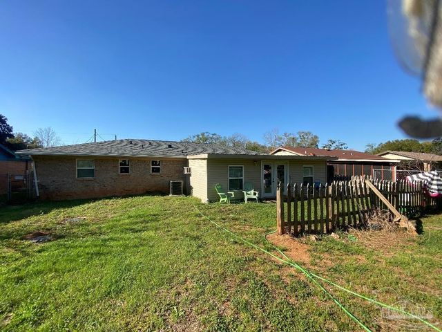 1007 Woodbury Pl, Cantonment, FL 32533