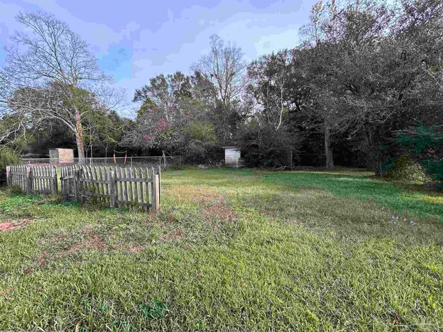 1007 Woodbury Pl, Cantonment, FL 32533