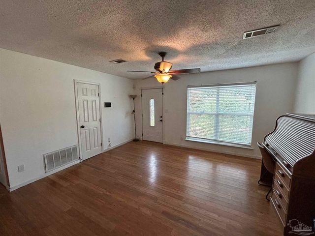 1007 Woodbury Pl, Cantonment, FL 32533