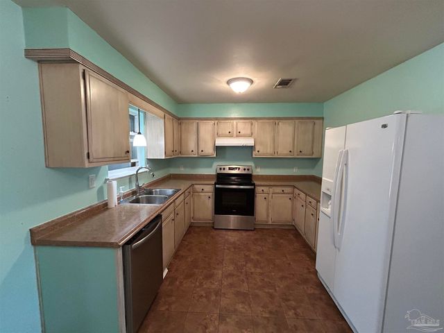 1007 Woodbury Pl, Cantonment, FL 32533