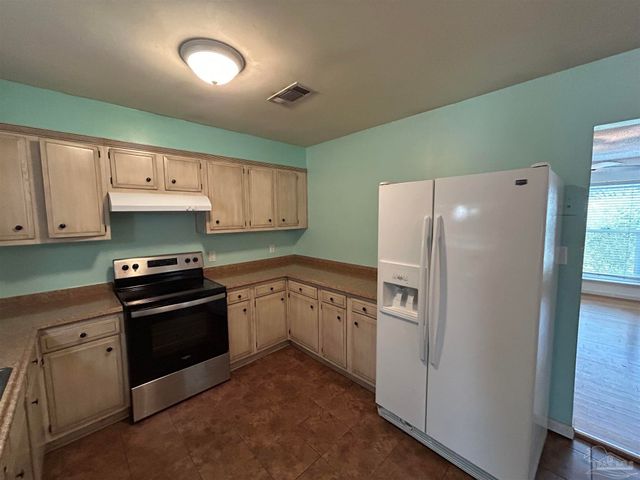 1007 Woodbury Pl, Cantonment, FL 32533