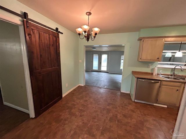 1007 Woodbury Pl, Cantonment, FL 32533