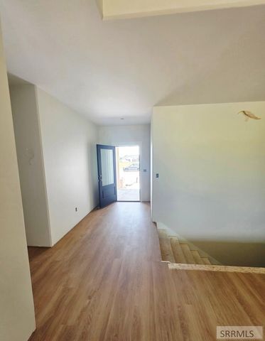 661 Glacier Ave, Shelley, ID 83274