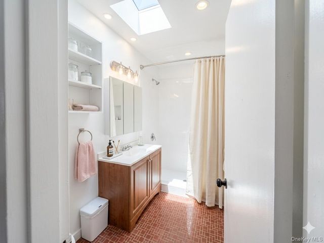 4216 E Tremont Avenue, Bronx, NY 10465