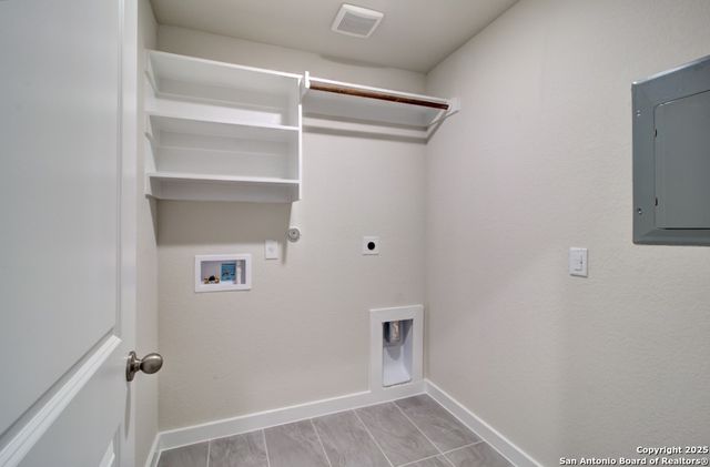 2506 White Daisy Hill, Converse, TX 78109