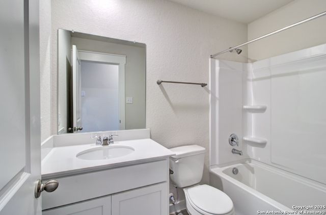 2506 White Daisy Hill, Converse, TX 78109