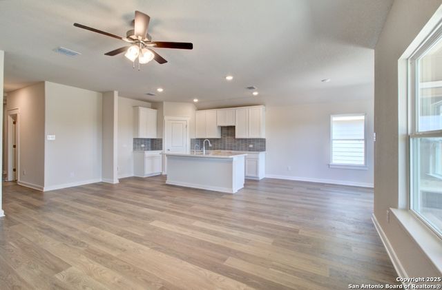 2506 White Daisy Hill, Converse, TX 78109