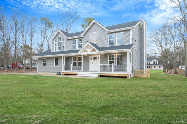 37 Locust Avenue S, Medford, NY 11763