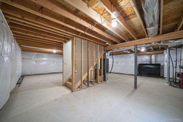 37 Locust Avenue S, Medford, NY 11763