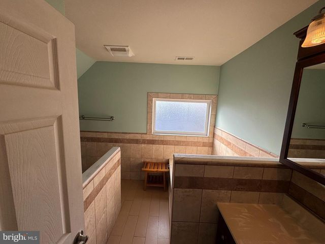 46 HYDRANGEA RD, Levittown, PA 19056