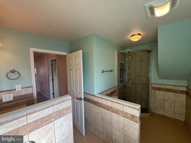 46 HYDRANGEA RD, Levittown, PA 19056