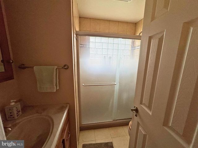 46 HYDRANGEA RD, Levittown, PA 19056