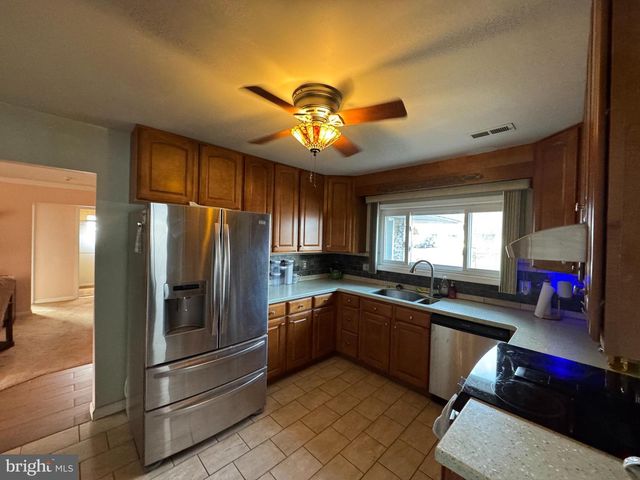 46 HYDRANGEA RD, Levittown, PA 19056