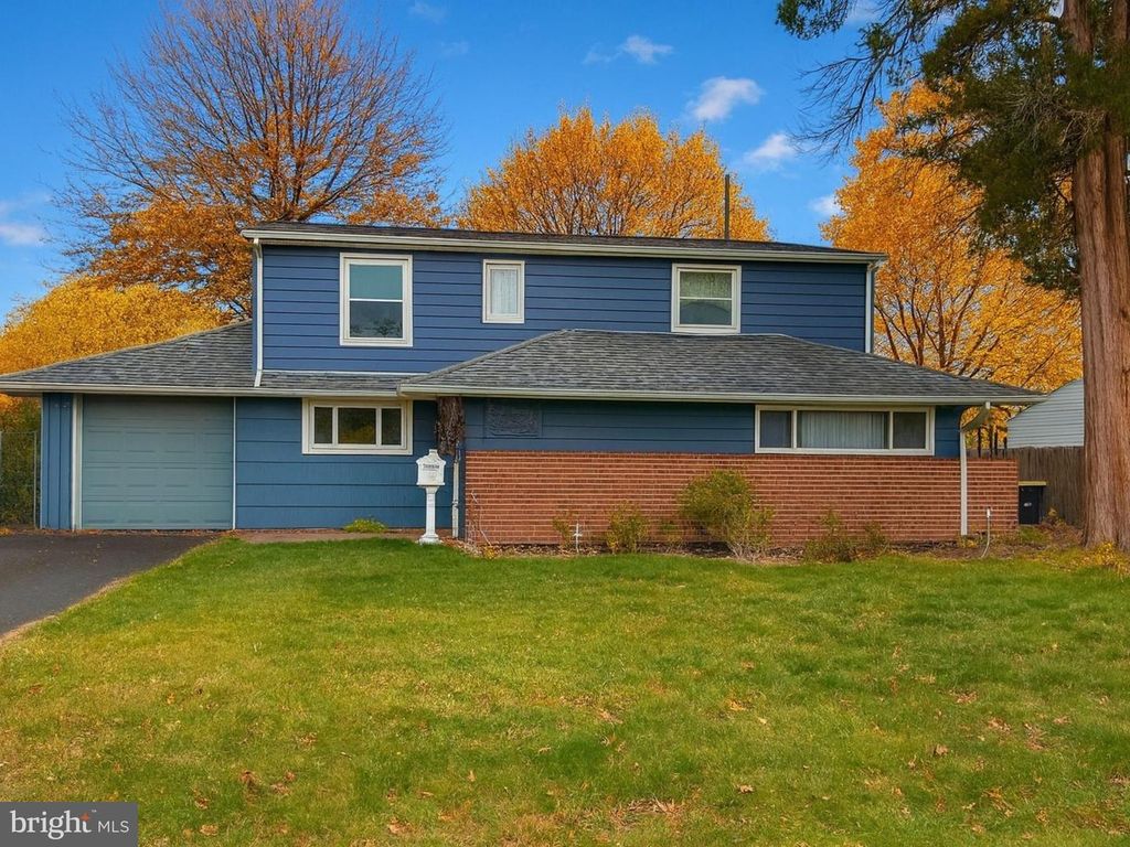 46 HYDRANGEA RD, Levittown, PA 19056