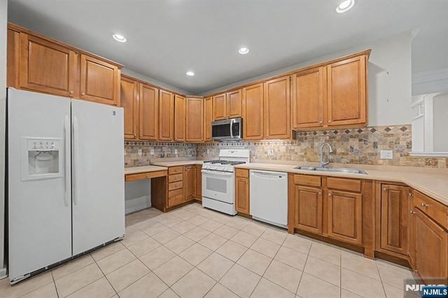 10301 Warrens Way, Wanaque, NJ 07465