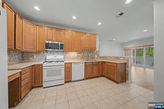 10301 Warrens Way, Wanaque, NJ 07465