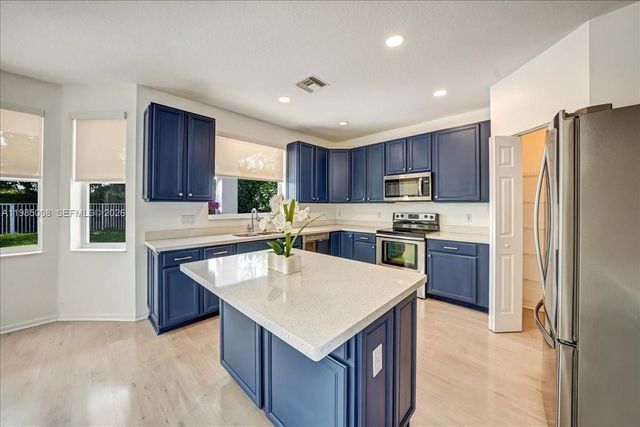 4202 Bahia Isle Cir, Wellington, FL 33449