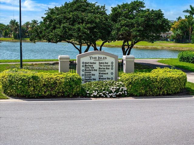 4202 Bahia Isle Cir, Wellington, FL 33449