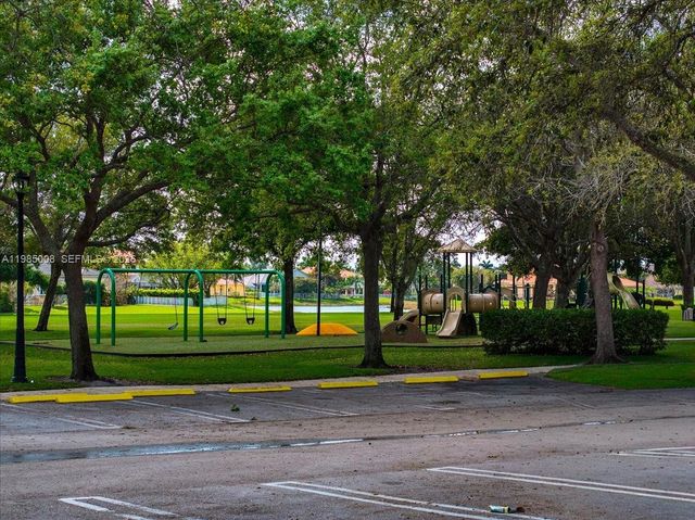 4202 Bahia Isle Cir, Wellington, FL 33449