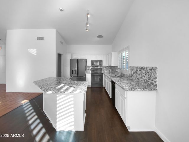 6934 S OAKMONT Drive, Chandler, AZ 85249