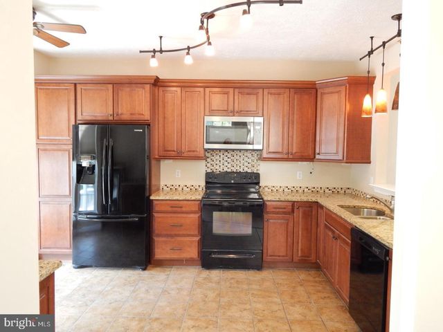 862 N WATERFORD LN, Wilmington, DE 19808