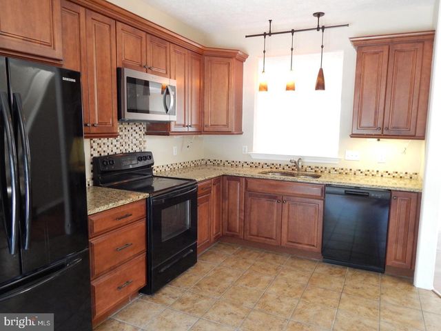 862 N WATERFORD LN, Wilmington, DE 19808