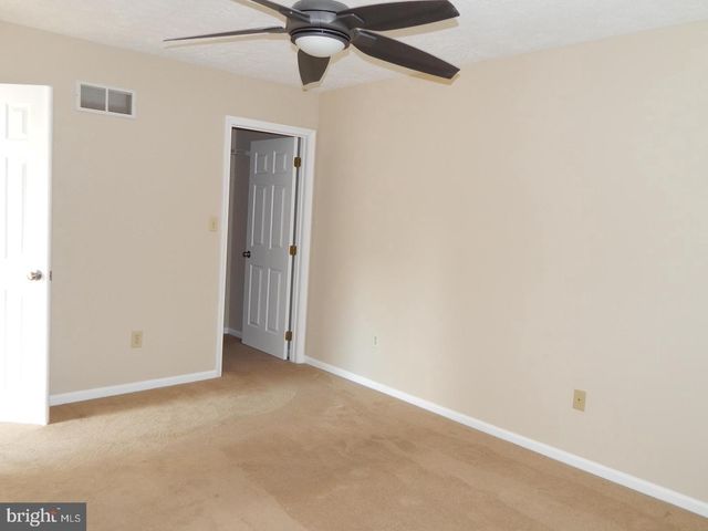 862 N WATERFORD LN, Wilmington, DE 19808