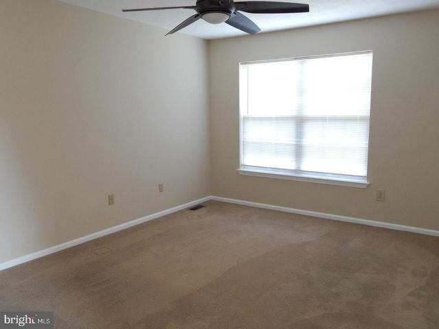 862 N WATERFORD LN, Wilmington, DE 19808