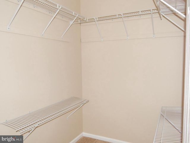 862 N WATERFORD LN, Wilmington, DE 19808