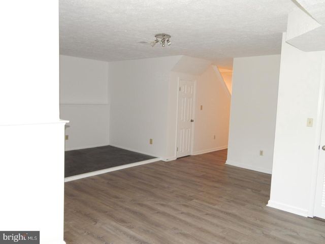 862 N WATERFORD LN, Wilmington, DE 19808