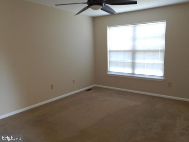 862 N WATERFORD LN, Wilmington, DE 19808