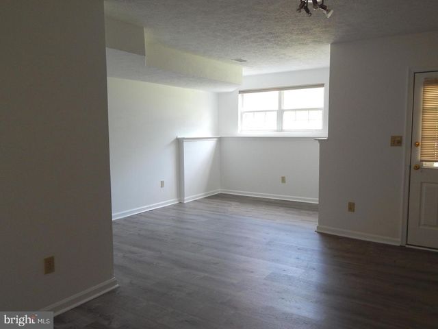 862 N WATERFORD LN, Wilmington, DE 19808