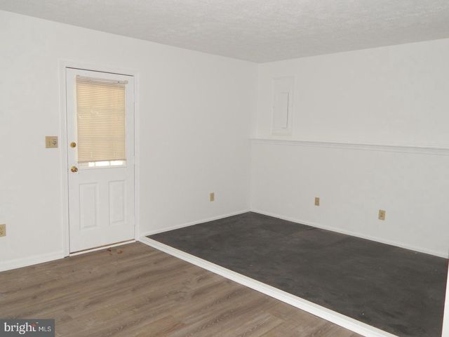 862 N WATERFORD LN, Wilmington, DE 19808