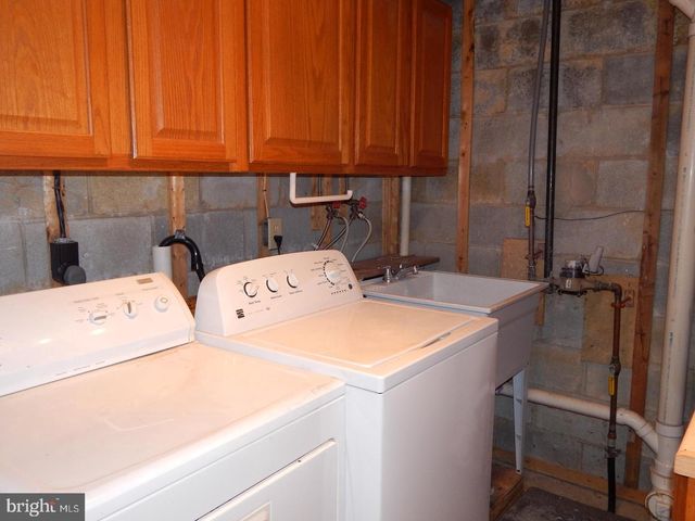 862 N WATERFORD LN, Wilmington, DE 19808