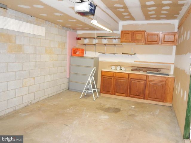 862 N WATERFORD LN, Wilmington, DE 19808