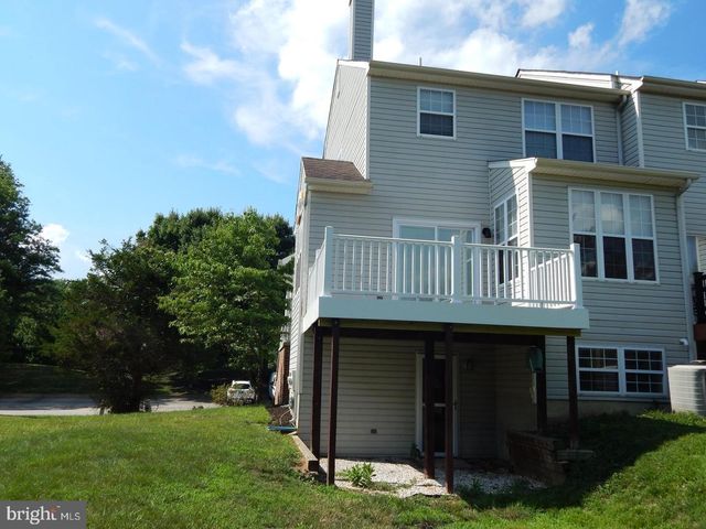 862 N WATERFORD LN, Wilmington, DE 19808
