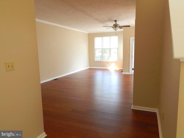 862 N WATERFORD LN, Wilmington, DE 19808
