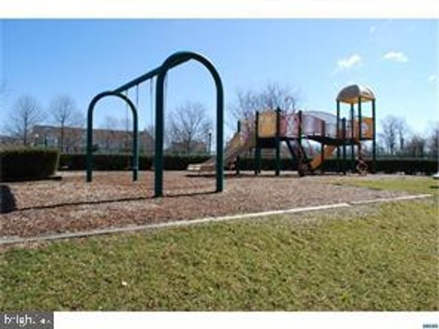 862 N WATERFORD LN, Wilmington, DE 19808