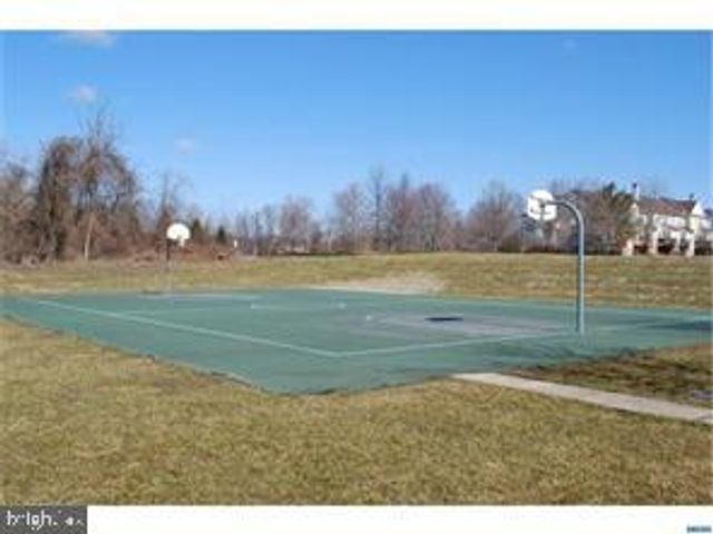 862 N WATERFORD LN, Wilmington, DE 19808