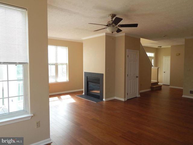862 N WATERFORD LN, Wilmington, DE 19808