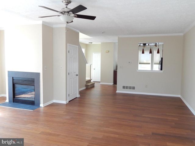 862 N WATERFORD LN, Wilmington, DE 19808