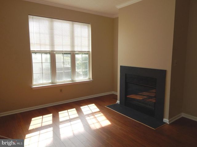862 N WATERFORD LN, Wilmington, DE 19808