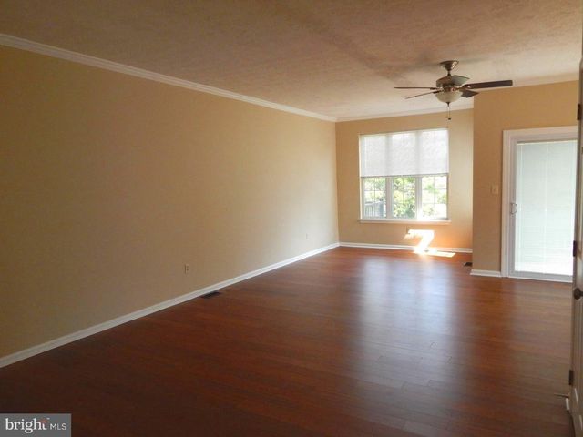 862 N WATERFORD LN, Wilmington, DE 19808